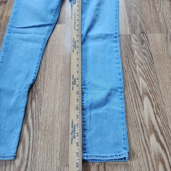 Levi's 711 Denim Jeans Women's Size 30 Blue Straight Leg Mid-Rise Light Wash - Picture 5 of 10